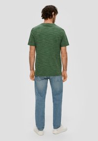 s.Oliver CREW NECK - Jednoduché tričko - tannengrün