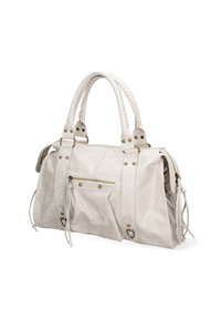 Sac à main en cuir blanc avec des poignées tressées, quincaillerie dorée, poche zippée à l'avant et franges sur les côtés. Texture douce et design structuré.