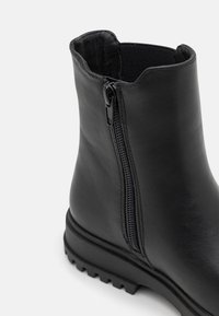 Friboo Klassiset nilkkurit - black