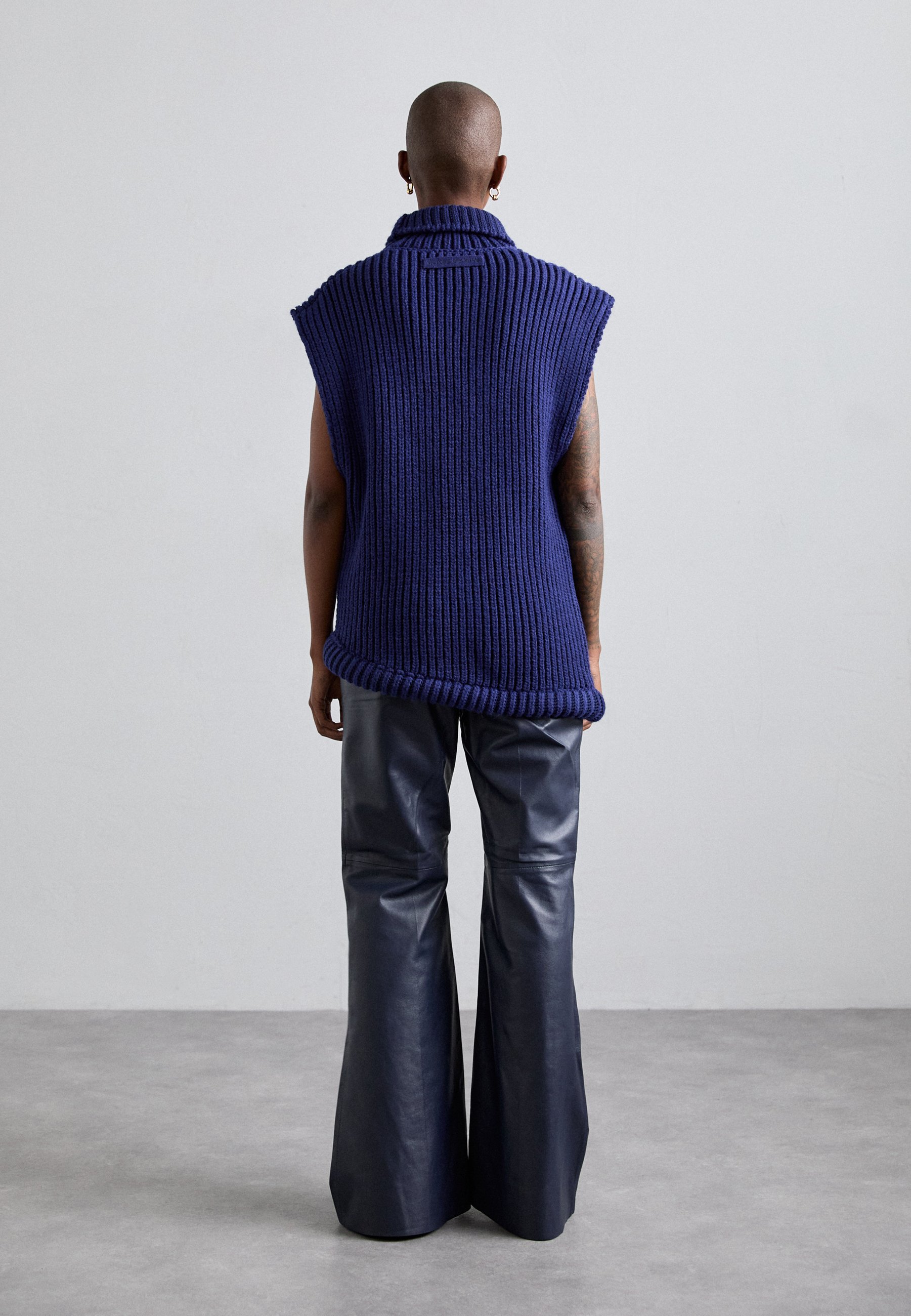 Victoria Beckham レギュラーフィットズボン グレー SS25 It's Sporty Spice! Victoria Beckham steps out in gym gear