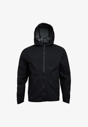 Czarna wodoodporna kurtka z zapięciem na zamek, regulowanym kapturem, dwiema bocznymi kieszeniami oraz subtelnym logo na klatce piersiowej. Lekka konstrukcja.