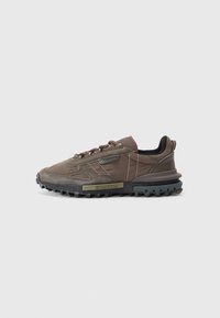 Lacoste ELITE ACTIVE 225 - Sneakers basse - dark brown/black