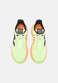 New Balance FRESH FOAM X 1080 V13 - Tenisice za cestovno trčanje - bleached lime glo