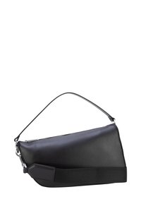 Črna usnjena torbica s strukturo obliko, opremljena z gladkim ročajem, zadrgo in širokim tekstilnim trakom za dodatno udobje.