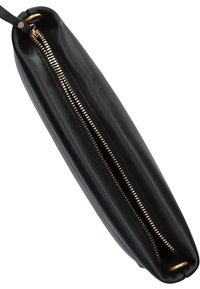 Schwarze Leder-Clutch mit strukturiertem Design, ausgestattet mit einem goldenen Reißverschluss und glatter Oberfläche, mit abgerundeten Kanten und flachem Boden.