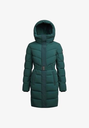 Groene gewatteerde jas met een hoge kraag en capuchon. Kenmerken zijn een ceintuurlijn, een doorgestikt patroon, zijzakken en een gladde textuur.