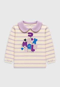 Chemise à manches longues rayée violet et crème avec un col arrondi et un graphisme ludique comportant des lettres et des formes colorées.