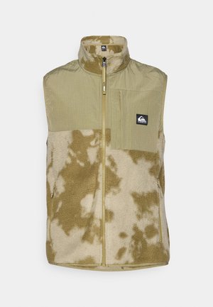 Gilet en polaire de couleur beige et vert olive. Doté d'une fermeture éclair sur le devant, d'un col montant et d'une poche poitrine. Motif texturé avec une sensation douce et confortable.