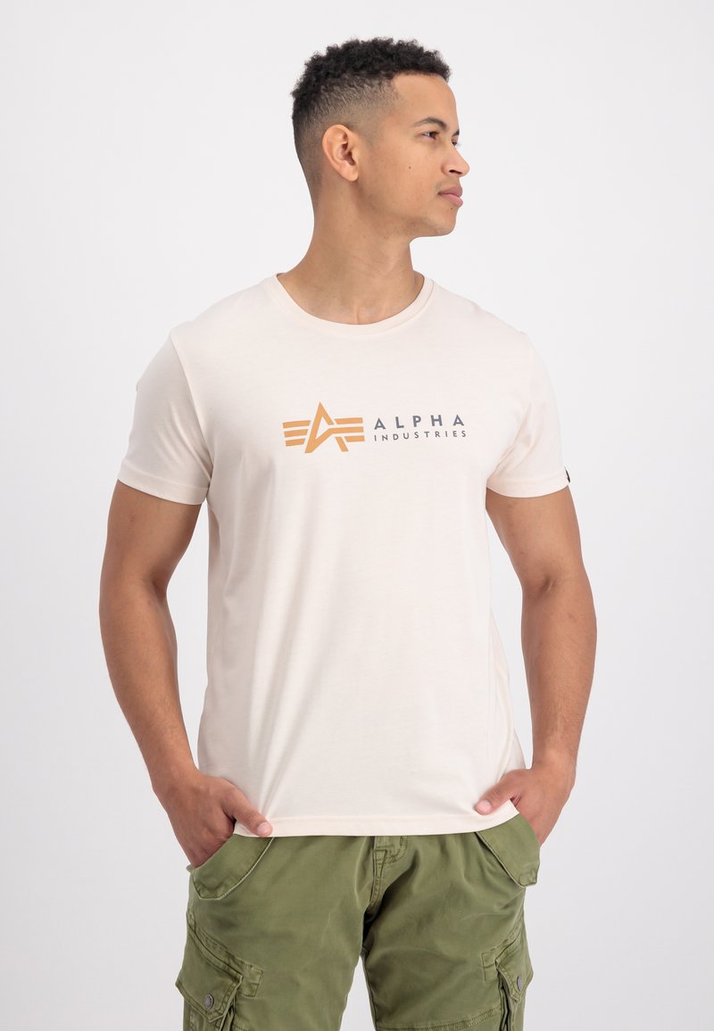 Alpha Industries LABEL - Tričko s potlačou - jet stream white