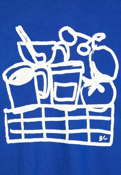 Dessin en ligne blanche d'un panier contenant des articles de cuisine tels qu'une tasse, un bol, une cuillère et des fruits sur un fond bleu.