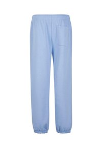 Helle blaue Jogginghose mit elastischem Bund, schmal zulaufenden Bündchen und einer einzigen Gesäßtasche. Der Stoff wirkt weich und hat eine glatte Textur.