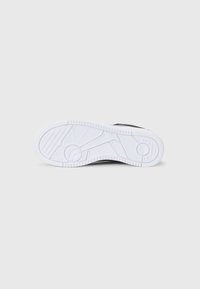 Unselected, black/grey