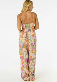 Multifarvet jumpsuit med blomstermønster, der har tynde stropper, smocket ryg og bred ben-design i let, åndbart stof.