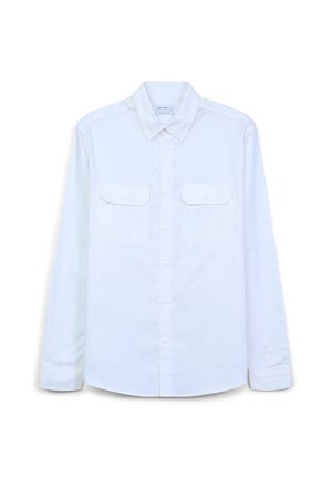 Weißes Langarmhemd aus Baumwolle mit Kentkragen, zwei Brusttaschen und Knopfverschluss vorne. Glatte Textur.