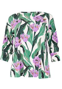 Bluse mit Blumenmuster, die Dreiviertelärmel aufweist, mit überwiegend weißem Hintergrund und großen, lila Tulpenmustern sowie grünen Blättern.