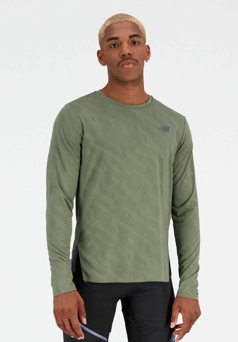 Maglia IMPETO manica lunga spalla scesa con jacquard stelle più