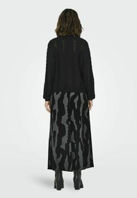 ONLY NORMAL GESCHNITTEN RUNDHALS - Trui - black