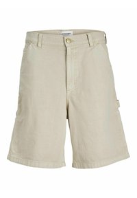 Beige volnočasové pánské šortky s poutky na opasek, knoflíkovým zapínáním, bočními kapsami a malým poutkem na pravé noze.