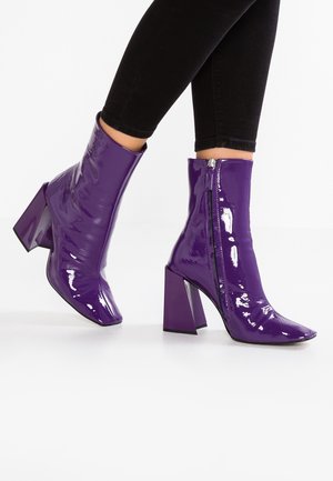 Enkellaarsjes met hoge hak - purple