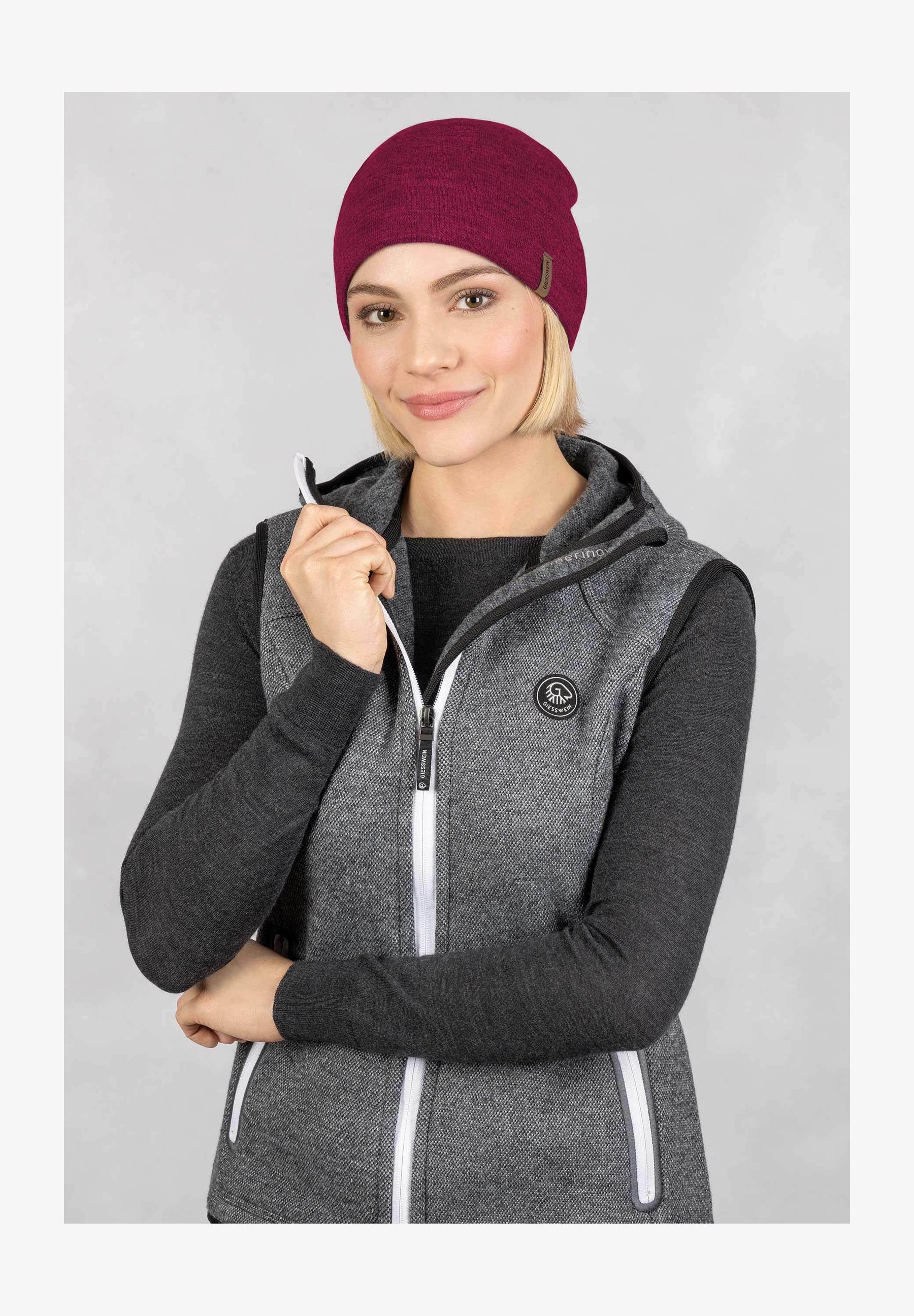 Berretto Tecnico In Lana Merino GIESSWEIN Gamsstein | Antivento E Traspirante | Sottocasco Per Sci E Mountain Bike | Colore Rosa Rubin