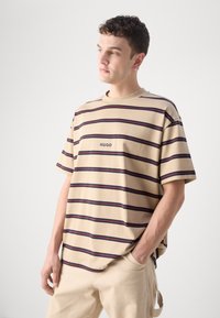 HUGO NISTRIPO - Triko s potiskem - medium beige