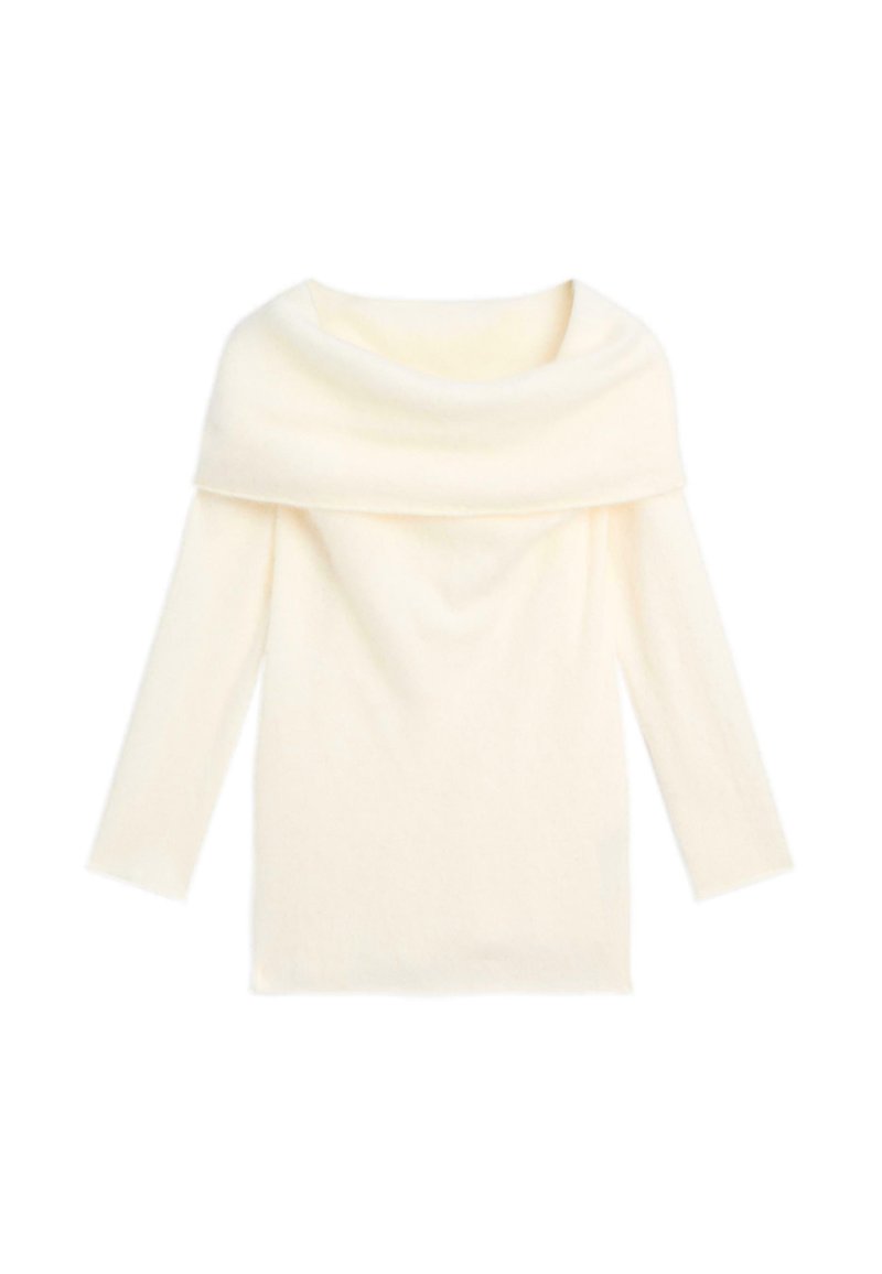 Top à épaules dénudées avec des manches longues en tissu crème doux. Présente une coupe décontractée et un col drapé. Texture lisse avec un minimum de détails.