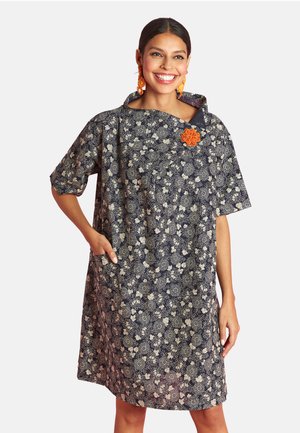 LARGE  - Day dress - camelia