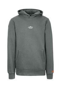 Grijze hoodie met buidelzak, klein wit logo op de borst en oranje label op de linkermouw.