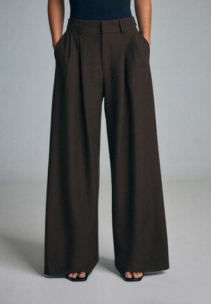 Stradivarius, WIDE-LEG SMART TROUSERS WITH BUTTONS - Trousers - mottled brown