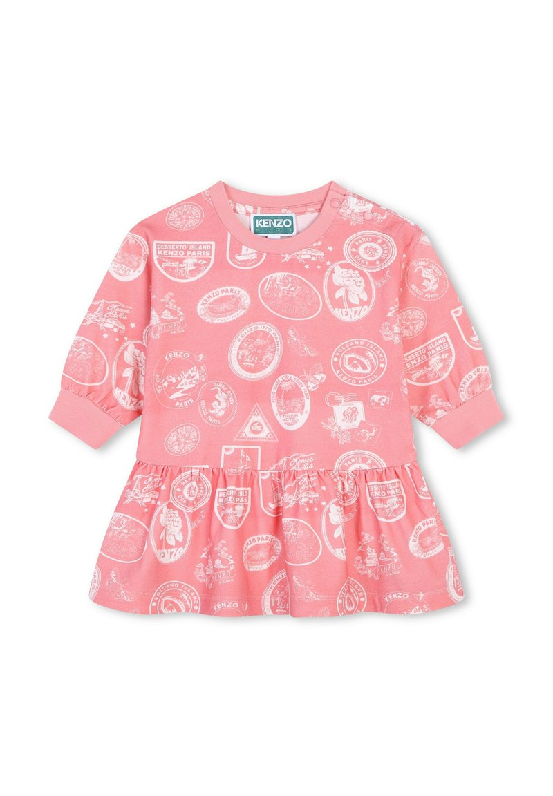 Robe longue à manches longues rose avec une jupe plissée, fabriquée en tissu doux avec des motifs circulaires imprimés blancs et un col rond.