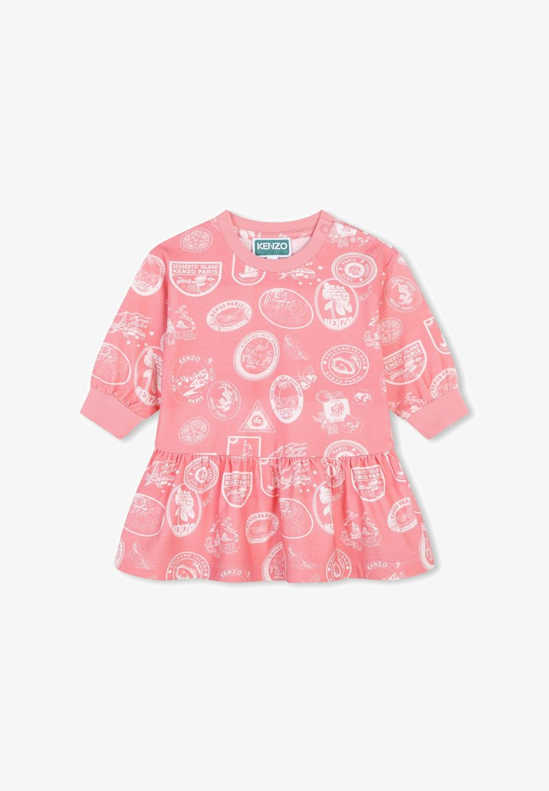 Robe longue à manches longues rose avec une jupe plissée, fabriquée en tissu doux avec des motifs circulaires imprimés blancs et un col rond.