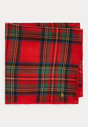 Κόκκινο καρό φουλάρι με πράσινα, κίτρινα και μαύρα σχέδια καρό. Μαλακή υφή με ραμμένες άκρες και κεντημένο λογότυπο στη γωνία.