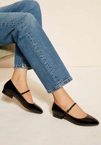 Friends Like These REGULAR FIT - ROUND TOE MARY JANE  - Baleríny s páskem - black