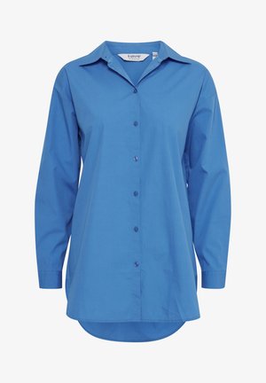 Modrá košilová košile vyrobená z hladké tkaniny. Obsahuje špičatý límeček, dlouhé rukávy a zakřivený lem. Přední zapínání na odpovídající knoflíky.