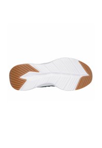 Suela de zapatilla deportiva blanca con goma texturizada para agarre, que presenta una sección de color marrón en el talón y un patrón de rodadura distintivo.