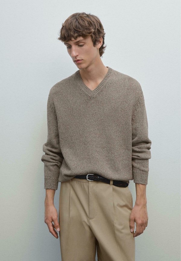 V-NECK  - Strickpullover