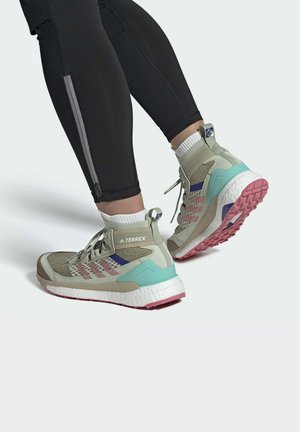 TERREX FREE HIKER - Fjellsko - green