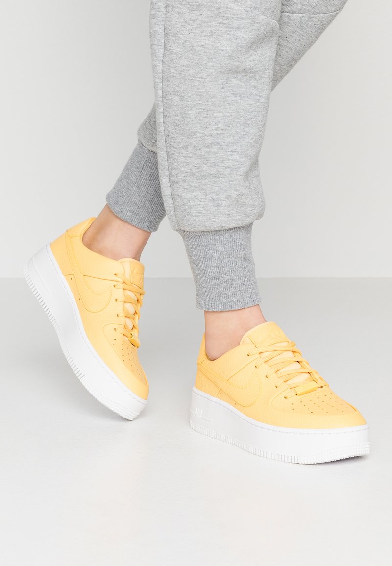 nike af1 sage jaune