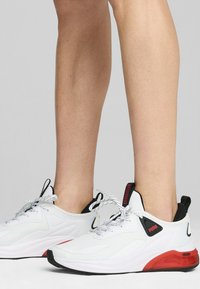 Puma CELL THRILL UNISEX - Apavi skriešanai pa asfaltu - white black for all time red