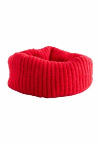 Bandeau en tricot rouge fait de laine douce. Présente une texture côtelée et un design circulaire, offrant un ajustement confortable pour la chaleur et le confort.