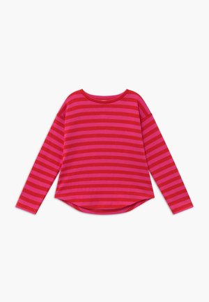 Langärmliges Oberteil aus weichem Stoff, mit horizontalen Streifen in verschiedenen Rosa- und Rottönen, einem runden Ausschnitt und einem geschwungenen Saum.