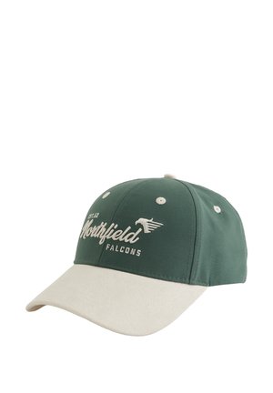 Șapcă de baseball verde și bej cu textul „Northfield Falcons” și logo-ul unui șoim brodat pe față.