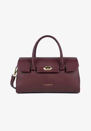 Donker bordeauxrode leren handtas van Lancaster Paris met twee handvatten, een gesp in goudkleur en een afneembare schouderriem.