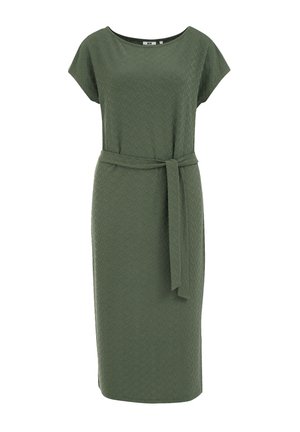 Vestido verde texturizado con cintura ceñida, mangas cortas y un corte a la altura de la rodilla. Presenta un sutil patrón en zigzag en toda su superficie.