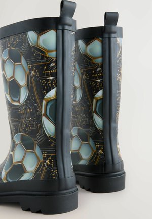 Schwarze Gummistiefel bis zum Knie haben ein bedrucktes Design aus hexagonalen Fußballen auf einem Schaltkreis-Hintergrund. Die strukturierten Sohlen verbessern die Traktion.
