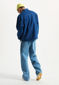 Vans CHECK-5 BAGGY  - Straight leg jeans - medium blue