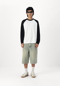 Hollister Co. BOXY - Majica z dolgimi rokavi - brilliant white/black beauty