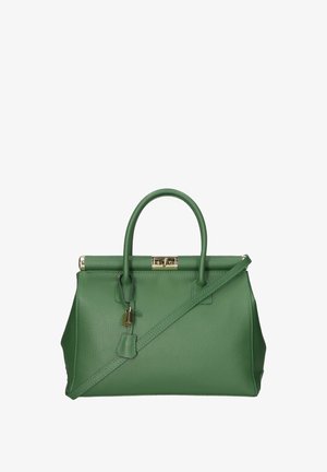 Bolso de cuero verde con un diseño estructurado, asas superiores y una correa de hombro removible. Presenta herrajes en tono dorado y un detalle de cerradura.