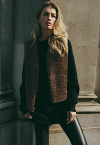 Next REGULAR FIT - Vest - leopard print