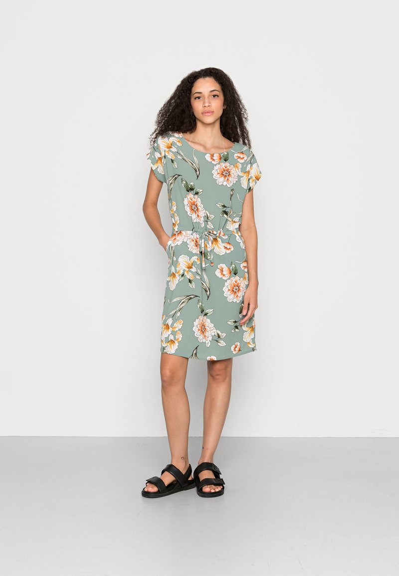 Damen Kleider | ONLY NOVA LUX CONNIE BALI DRESS Freizeitkleid chinois green soft/hellgrün - DG39575 Damen Kleider | ONLY NOVA LUX CONNIE BALI DRESS Freizeitkleid chinois green soft/hellgrün - DG39575